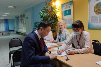 Фотография к новости: Қостанай әкімі таңсәріден  дауыс берді