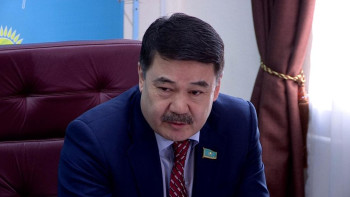 Фотография к новости: Махамбетов көпвекторлы саясатты ұстануымыздың себебін айтты