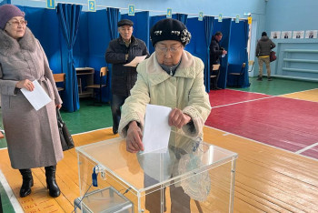 Фотография к новости: Ақтөбеліктер сайлауға белсенді түрде қатысып жатыр