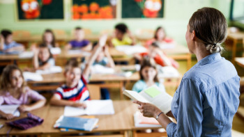 Фотография к новости: Мұғалімдерді жұмысқа конкурс өткізбей қабылдаған облыстар белгілі болды