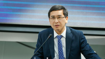 Фотография к новости: Бұл жұмысты дұрыс ұйымдастыра алмай отырсыздар – Аймағамбетов көркем әдебиет сатып алмаған облыстарды сынады