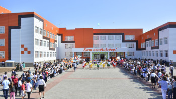 Фотография к новости: Ақтөбедегі үш ауысымды және апатты мектеп мәселесі 2025 жылға қарай шешіледі