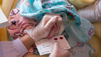 Фотография к новости: АИТВ жұқтырған 200 әйел дені сау баланы дүниеге әкелді