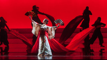 Фотография к новости: «Мадам Баттерфляй» операсының жаңартылған қойылымы ұсынылады