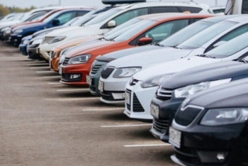 Фотография к новости: Әуре-сарсаңға түсіп жүр. Тоқаев Үкіметтің шетелдік көліктерді заңдастыруға қатысты жұмысын сынады