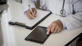 Фотография к новости: Қазақстанда дәрігерлердің кәсіби жауапкершілігін сақтандыру жүйесі енгізіледі