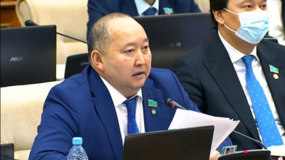 Депутат Ауыл шаруашылығы министрін ауылдарды бірге аралауға шақырды