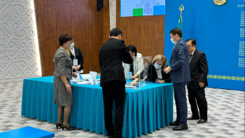 Фотография к новости: Астананың мәслихат депутаттары болашақ сенаторларға дауыс беруді аяқтады