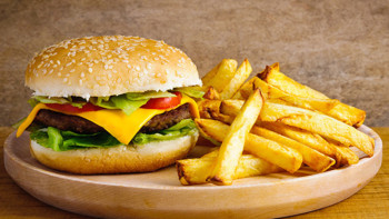 Фотография к новости: СІМ: Белгілі фаст-фуд желісінің жабылуы мемлекет имиджіне әсер етпейді