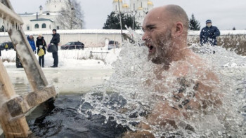 Фотография к новости: Дәрігер Крещение діни мерекесінде шомылған кезде нені ескеру керектігін айтты