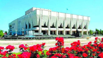 Фотография к новости: 2026 жылы Әуезов атындағы ұлттық театрдың 100 жылдығын тойлаймыз