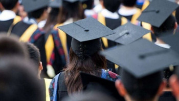 Фотография к новости: Қолында дипломы бар түлек қанша уақытта жұмыс таба алады