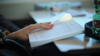 Фотография к новости: Қазақстанда оқитын ауған қыздарын кім қаржыландырады?