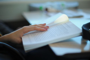 Фотография к новости: Қазақстанда оқитын ауған қыздарын кім қаржыландырады?