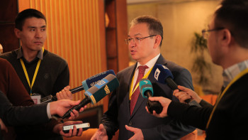 Фотография к новости: ҚХП партиядан шығып, жағымсыз пікір айтқан депутаттар туралы пікір білдірді