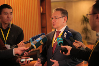 Фотография к новости: ҚХП партиядан шығып, жағымсыз пікір айтқан депутаттар туралы пікір білдірді