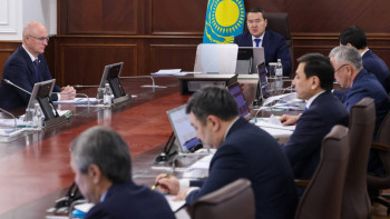 Фотография к новости: Смайылов тұрғындар мәселесін шешіп бере алмаған облыс басшыларын атады