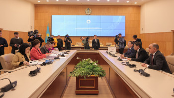 Фотография к новости: Сайлау-2023. ҚХП кандидаттар тізімін өткізді