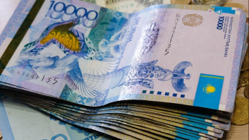 Фотография к новости: Депутаттарға жалақы төлеуге қазынадан қанша қаржы бөлінеді?