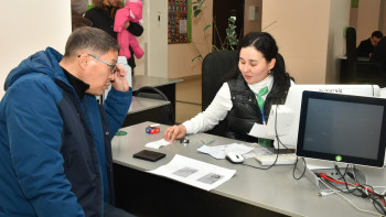 Фотография к новости: Ақтөбеде 1000-нан астам адам көлігін заңдастырды