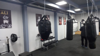 Фотография к новости: Галиб Джафаров балаларға бокс мектебін ашты