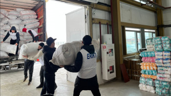 Фотография к новости: Түркияға көмек. Түркістан жастары 3 тонна жүк жөнелтті