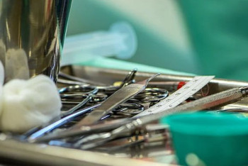 Фотография к новости: Түркиядағы жер сілкінісінен аман қалған Сәбина Мамадьяроваға ота жасалды