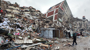 Фотография к новости: Түркиядағы ахуал. 105 мыңдай адам үйінді астынан шығарылды