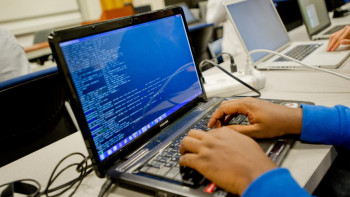 Фотография к новости: IT-маман. 49 мектепке 3 мыңнан астам грант берілді