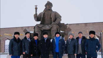 Фотография к новости: «Ақ жол» партиясы сайлау науқанын Жошы хан кесенесіне тағзым етуден бастады