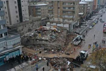 Фотография к новости: Түркиядағы зілзала. Апат аймағынан 200-ге жуық отандасымыз қауіпсіз жерге көшірілді - СІМ