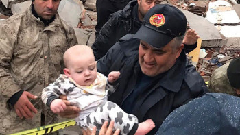 Фотография к новости: Зілзаладан соң жетім қалған балаларымызды шетелге асырап алуға бермейміз - түрік елшісі