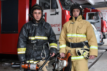 Фотография к новости: Құтқарушы: Өмір үшін күресіп жатқан адамдарды аман алып шығу үшін әр секунд қымбат