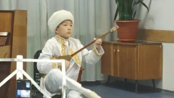 Фотография к новости: Қосағаштан келген күйші бала елордадағы сайыста топ жарды