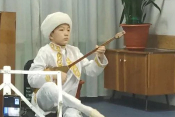 Фотография к новости: Қосағаштан келген күйші бала елордадағы сайыста топ жарды