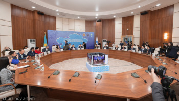 Фотография к новости: Астанада Алғыс айту күні телекөпір форматында өтті