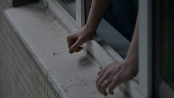 Фотография к новости: Теміртаулық тәртіп сақшылары 5 қабаттан секірмек болған адамды құтқарды