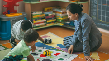 Фотография к новости: 130 мың теңгеден 300 мың теңгеге дейін. Елордалық тәрбиешілер қанша жалақы алады