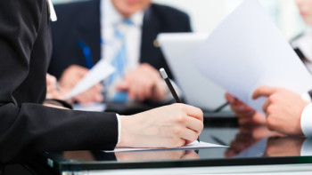 Фотография к новости: Артығымен жұмыс істейтін мемқызметшілердің мәселесі қалай шешіледі?