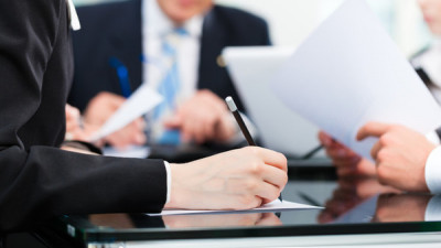 Артығымен жұмыс істейтін мемқызметшілердің мәселесі қалай шешіледі?