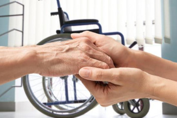 Фотография к новости: Мүгедектігі бар адамның көмекшісі болуға отбасы мүшелері тартылады