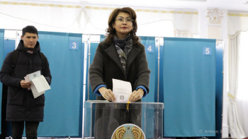 Фотография к новости: Аида Балаева сайлауда дауыс берді