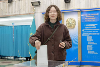 Фотография к новости: Ең жас дауыс беруші таңдау жасады