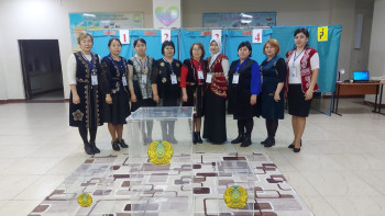 Фотография к новости: Сайлау-2023: Комиссия мүшелері ұлттық киімдерімен келді