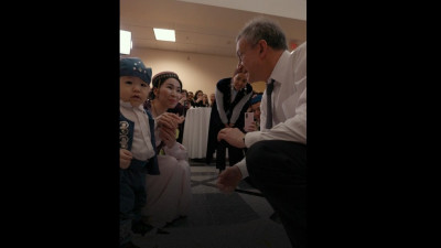 Наурыз мейрамы: АҚШ елшісі баланың тұсауын кесті