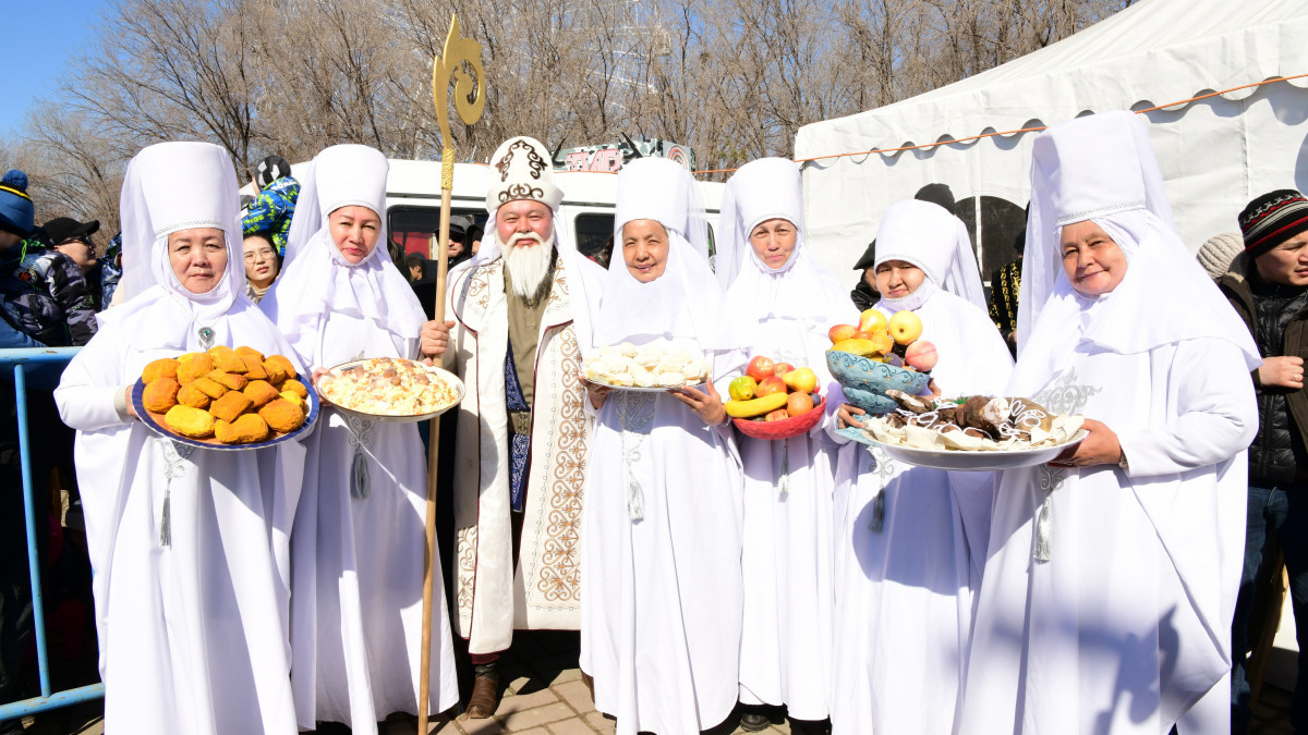  автордан  Ақтөбеліктер Наурыз мейрамын тойлады