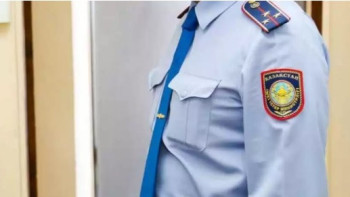 Фотография к новости: Полицейлер тұрмыстық қарым-қатынас бойынша сауалнама жүргізеді