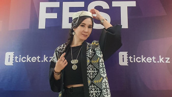 Фотография к новости: Профессионалдар. «Аққу» күйіне билеген қыз елді тамсандырды