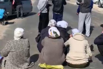 Фотография к новости: Маңғыстаулық жұмыссыздар тас жолды жауып тастады