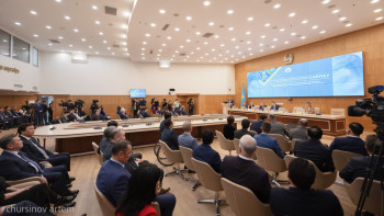 Фотография к новости: ОСК Мәжіліс депуттарын ресми түрде тіркеді